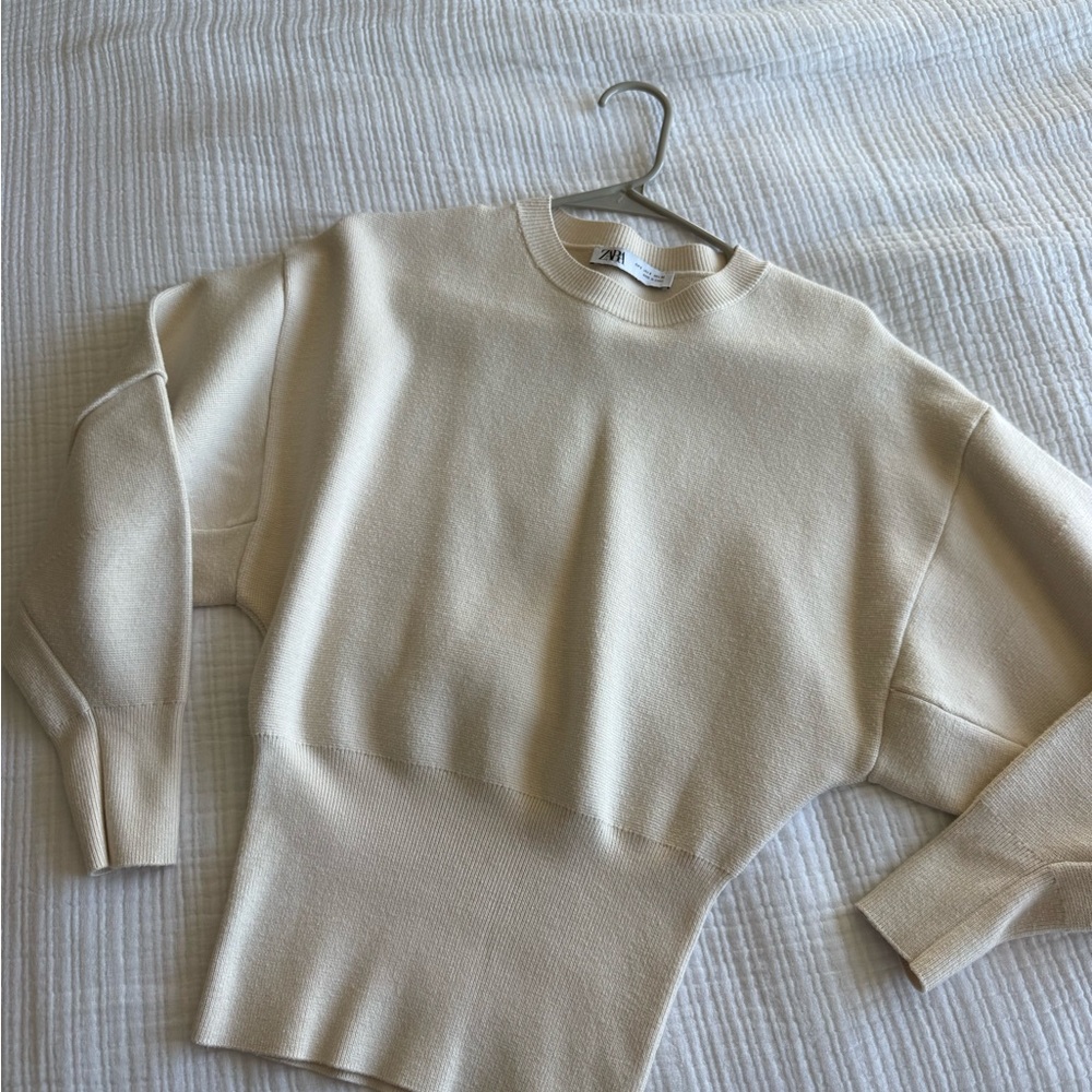 Zara Beige Women's Crew Neck Sweater